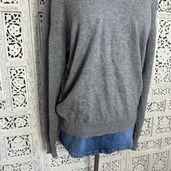 Vintage Archie Brown & Son 100% Cashmere Gray V Neck Sweater Sz Medium - Picture 3 of 9